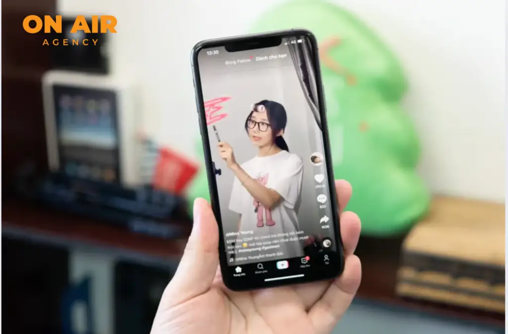 Phân tích đối thủ để tìm công thức thành công và áp dụng góc nhìn thương hiệu độc đáo vào xu hướng video